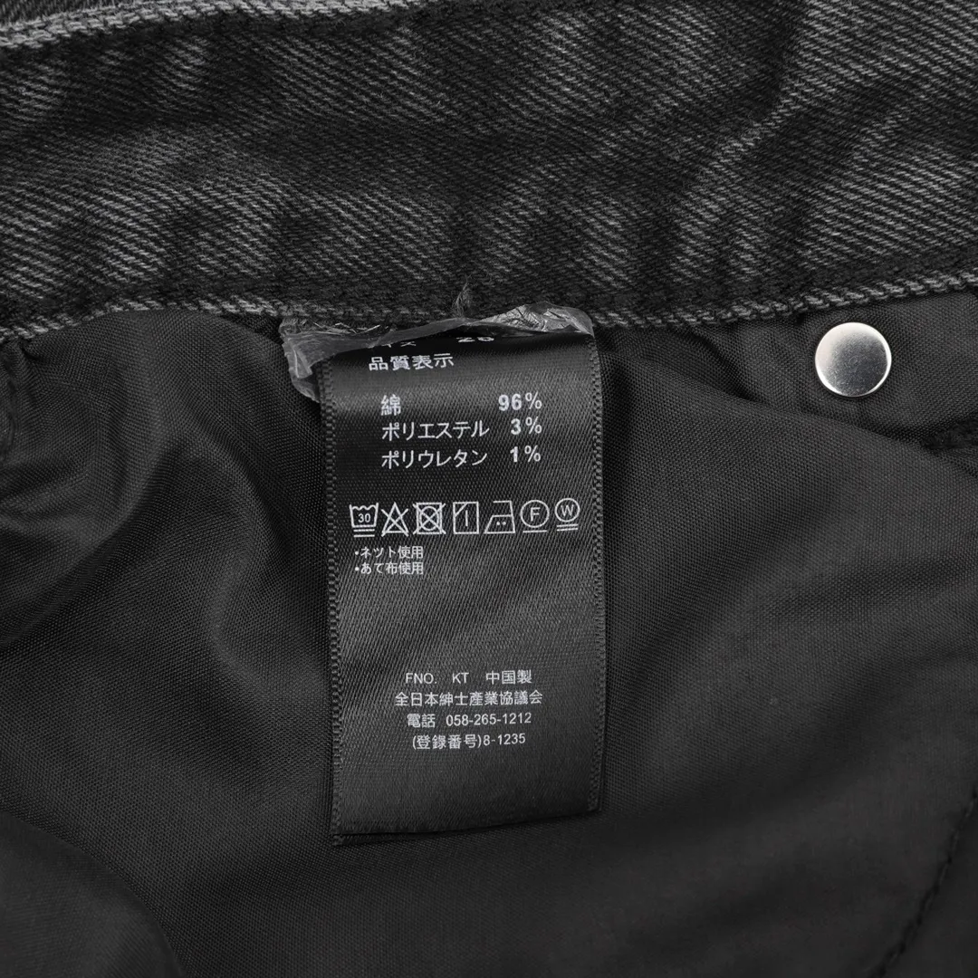 P220 model number Y833 Chrome Hearts/Chrome Hearts classic leather label cross denim trousers After the trousers are finished, they are subjected to heavy enzyme stone grinding and rinsing. Each pair is different in washing. The heavy washing process has many hidden secret details. The trousers featured this time are perfect in terms of shape and upper body. It is no exaggeration to say that it takes more time to make 20 short-sleeves than to make one pair of jeans. The fabric is made of 12.2 ounces of high-quality denim. Only denim with 12 ounces or more can have the unique high-end texture of denim. I am very satisfied with the proofing after several washes. Size:28-34